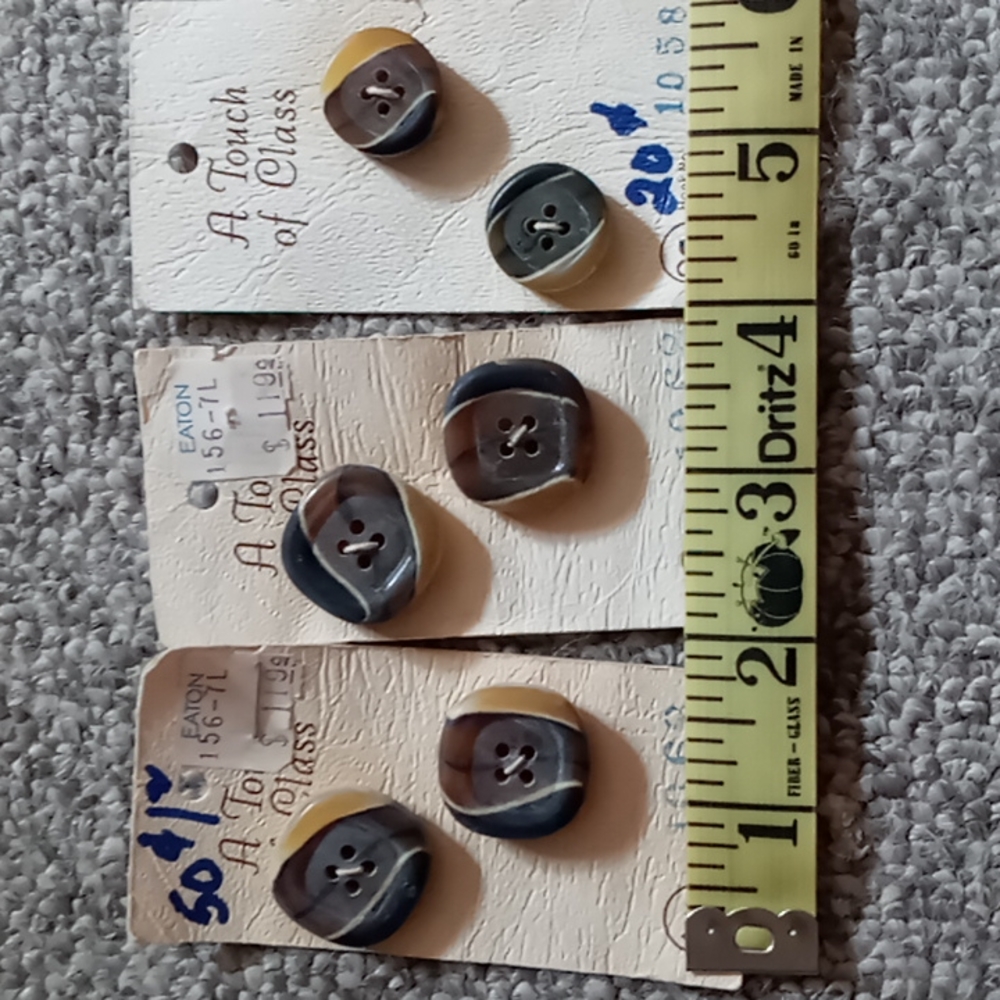Vintage buttons NWT